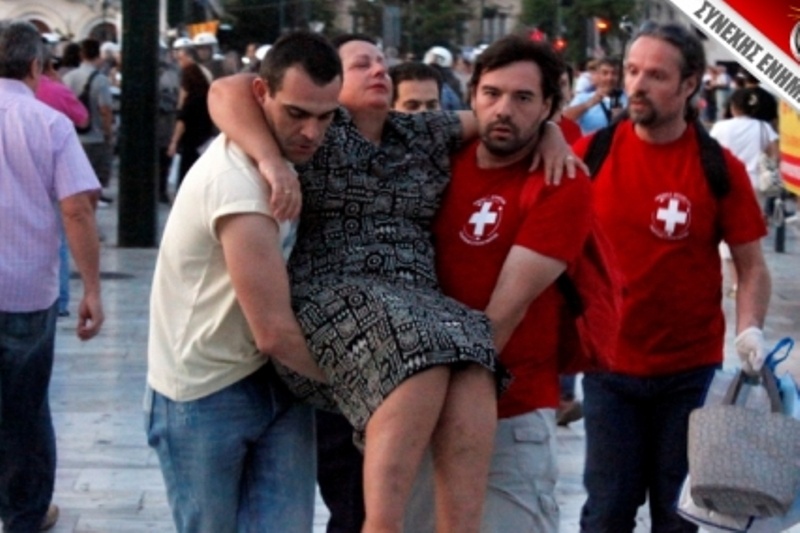 Τα ΜΑΤ χτύπησαν τους «αγανακτισμένους»