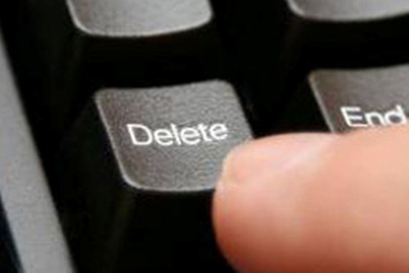 Δώνης: «Κάντε delete»