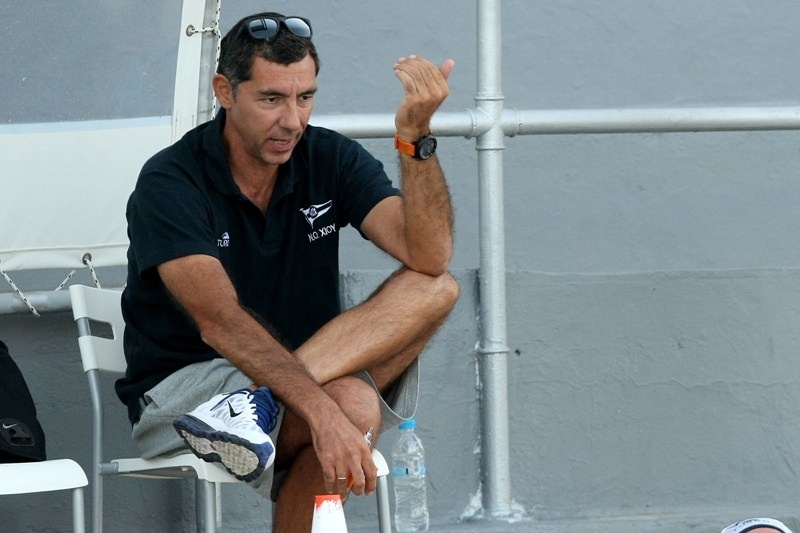 Τα βλέμματα στραμμένα στο νησί