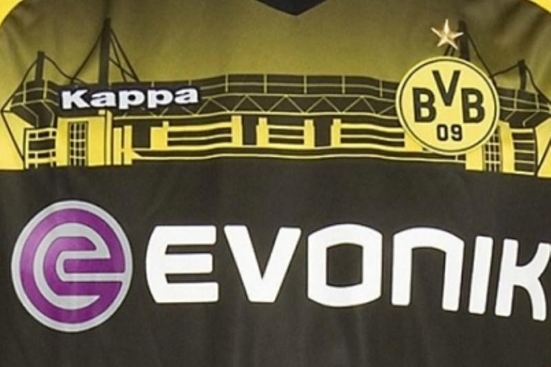 Τιμά τους οπαδούς με… φανέλα η Ντόρτμουντ!