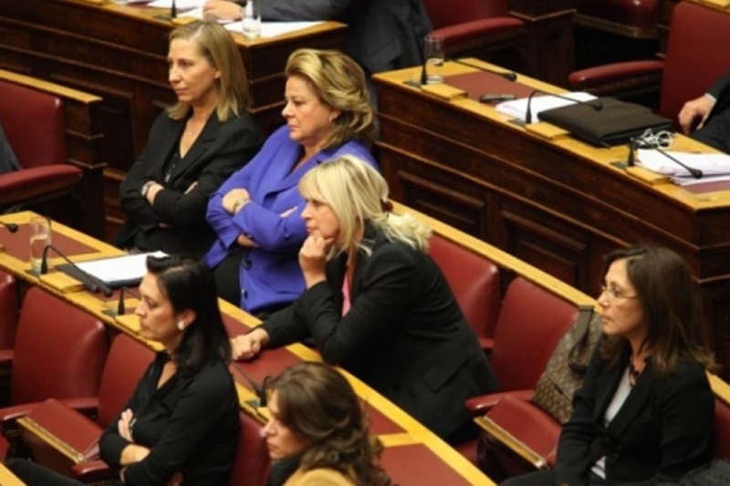 «Όχι» στο άρθρο 37 από την Κατσέλη-Διαγράφηκε από το ΠΑΣΟΚ