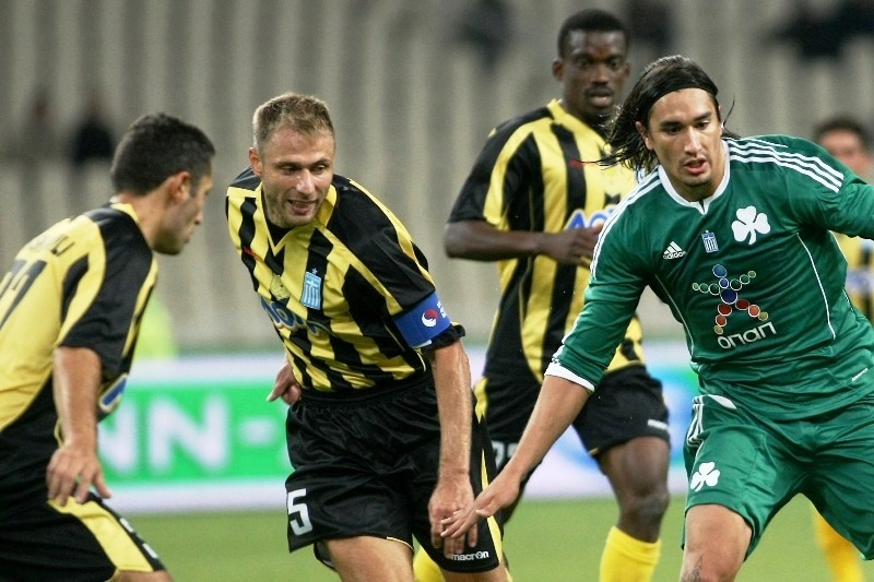 Πρόστιμο και... αποβολή για τρεις