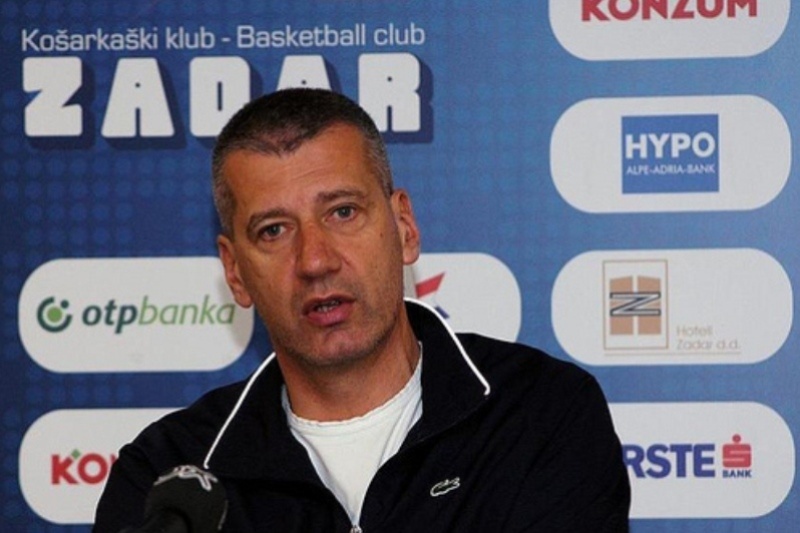 Πέτροβιτς και στο βάθος… Τριφούνοβιτς