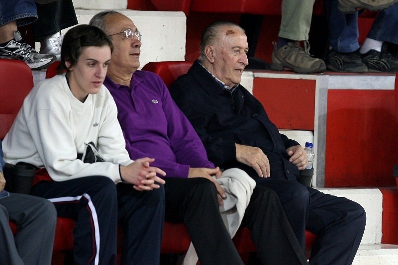 Θεοδωρακάκης: «Ανεπίτρεπτο»