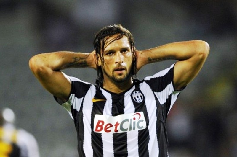 Ο Αμάουρι αντεπιτίθεται