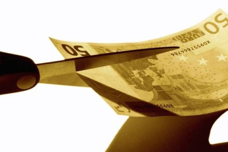 Έρχονται νέες μειώσεις μισθών και συντάξεων στο Δημόσιο!