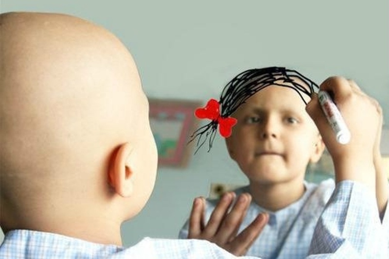 Η φωτογραφία ενός κοριτσιού με καρκίνο που συγκίνησε το Twitter!