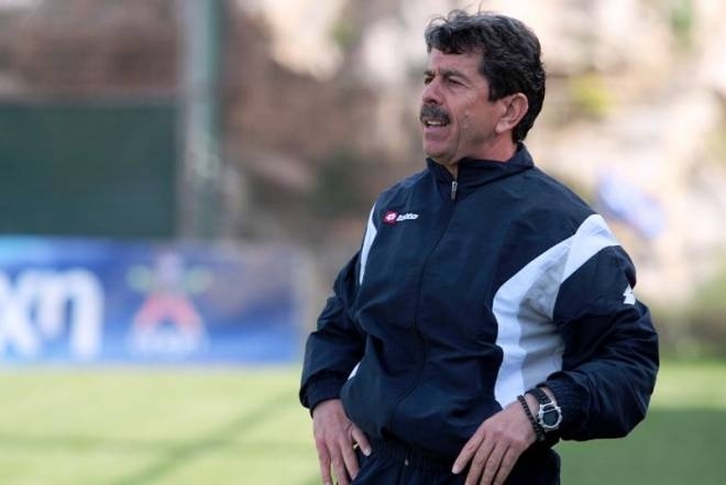 «Τσεκάρει» παίκτες ο Πετράκης