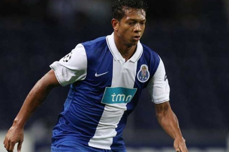 «Γλυκοκοιτάζει» Γκουαρίν η «Γιούβε»