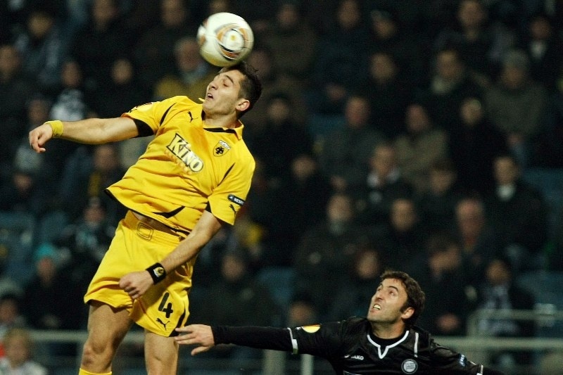 Ντιστέν φεύγει, Μανωλάς έρχεται!