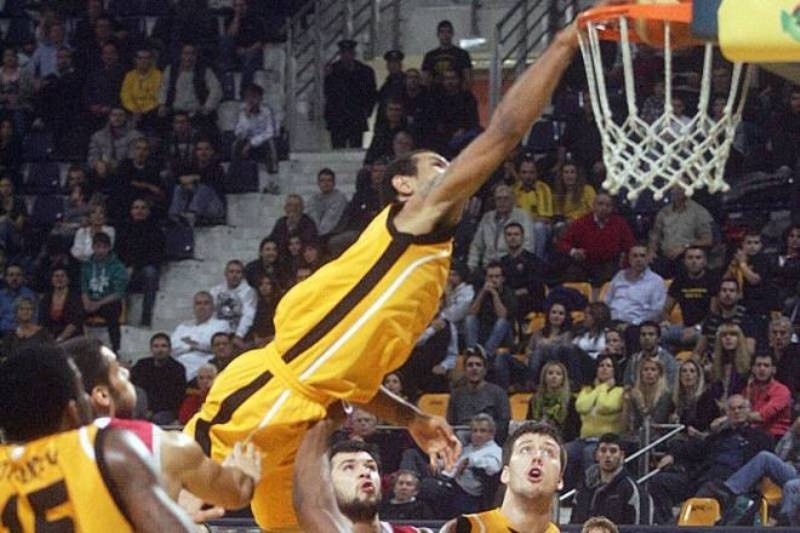Κάρφωμα της χρονιάς από τη FIBA! (video)