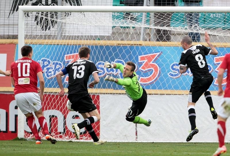 Πρέπει να περάσει τον μήνα χωρίς φθορά