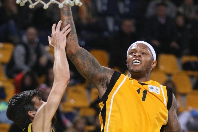 Ξανά απών ο Ντέιβις