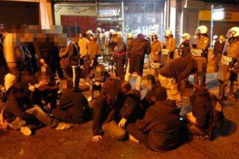 Τρεις συλλήψεις, ελεύθεροι οι 224 οπαδοί του Ολυμπιακού