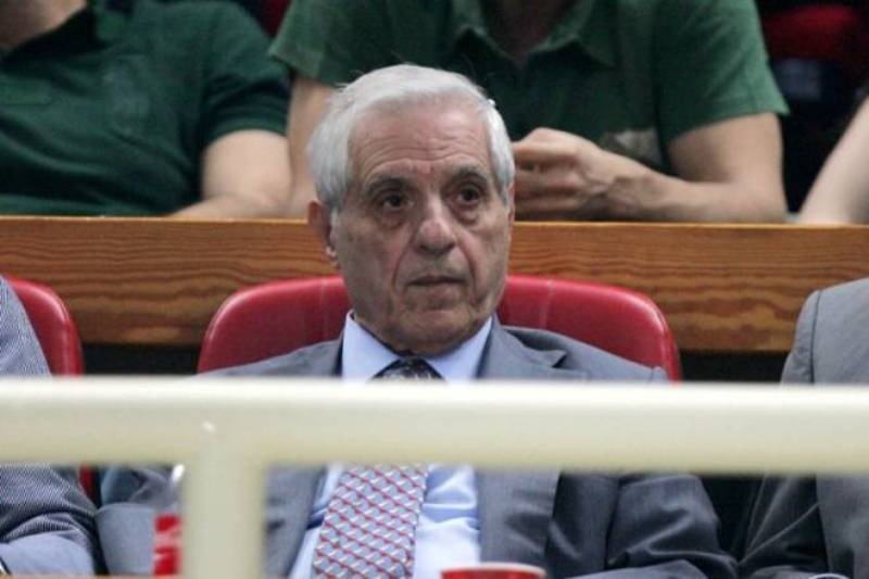 Υπό το βλέμμα του Παύλου