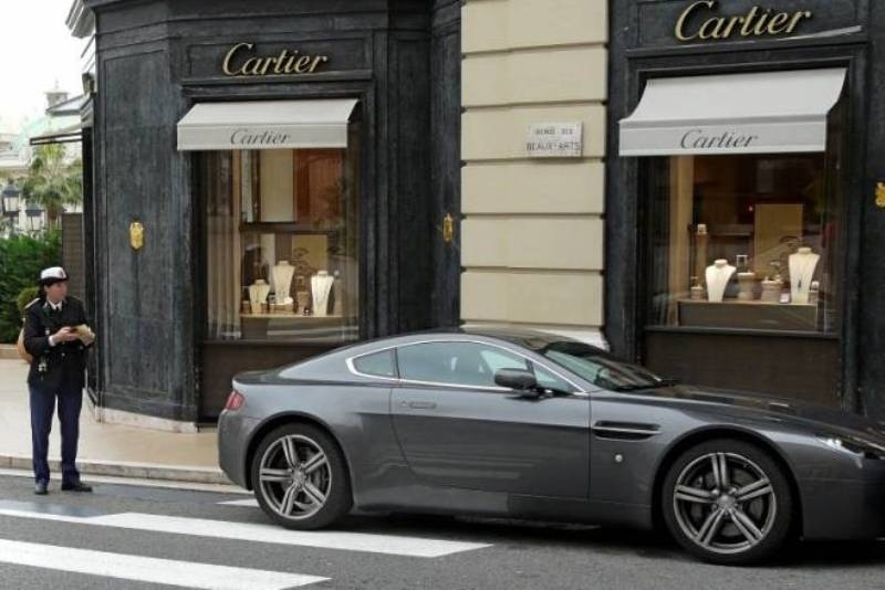 Απαγορεύεται η στάθμευση (photos+video)