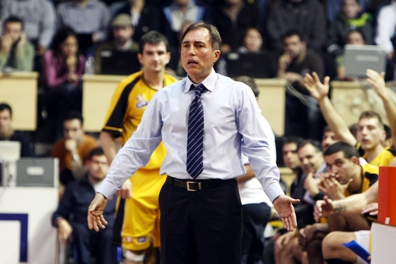 Βαγγέλη, κάντο (εντελώς) όπως ο Ρενέσες