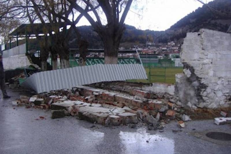 Εργασίες στο γήπεδο της Τσαριτσάνης