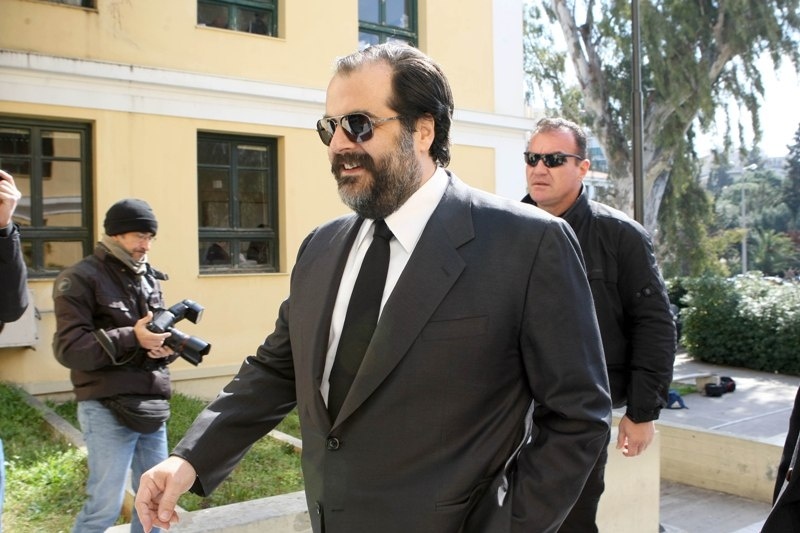 Η δικαιοσύνη εξετάζει τα «ιερά» ακίνητα του Πατέρα