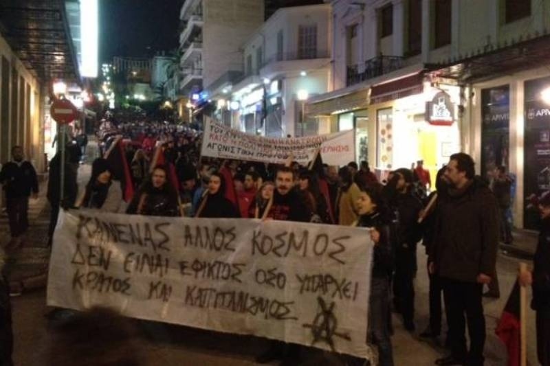 Διαδηλώνουν και στη Λαμία