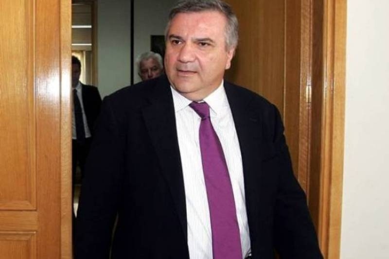 Έξι βουλευτές του ΠΑΣΟΚ απέχουν από την ψηφοφορία