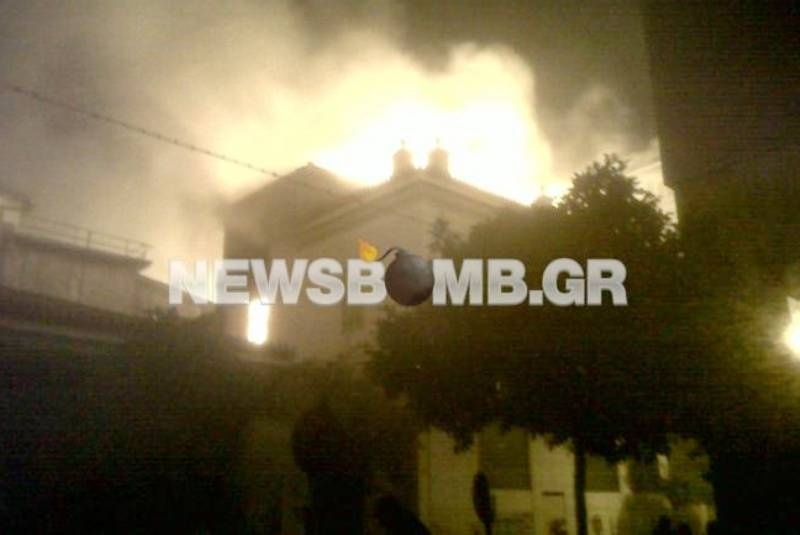 Κουκουλοφόροι επιτέθηκαν και τραυμάτισαν πυροσβέστες