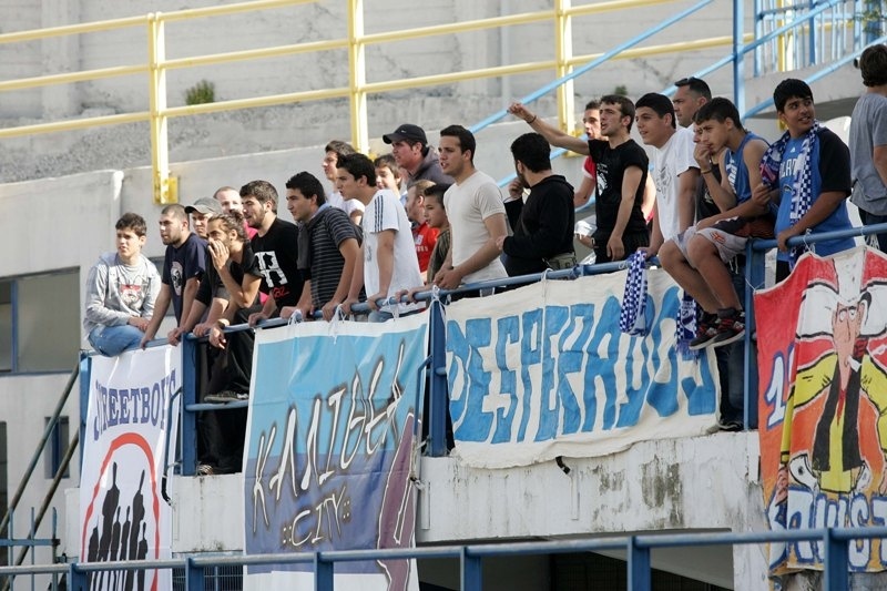 Αναμονή για Καλτσά στην Καλλιθέα