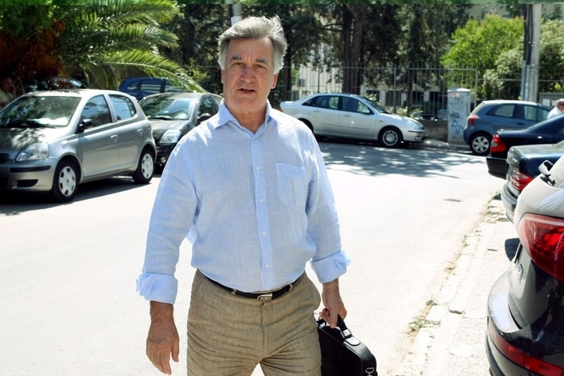 Παίρνει τα μέτρα του ο Κωστούλας