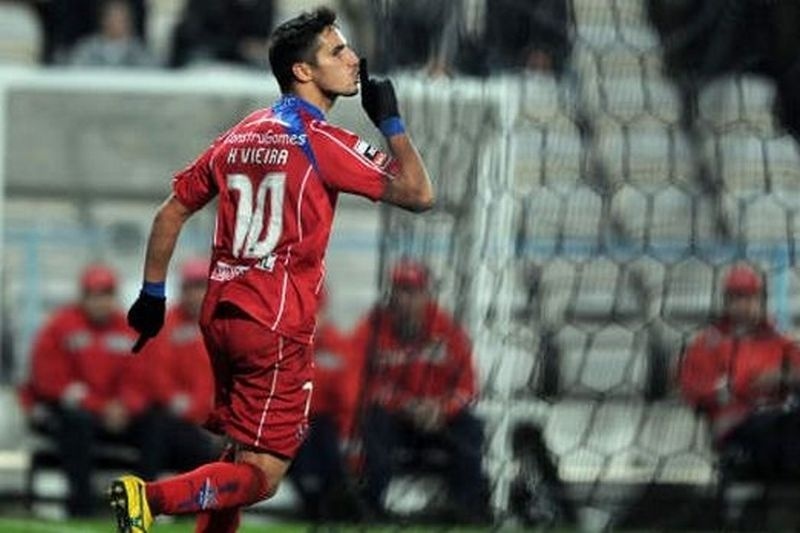 Προτάθηκε και «εξετάζεται» ο Βιέιρα