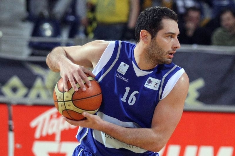 Τρέχει να προλάβει ο Καραποστόλου