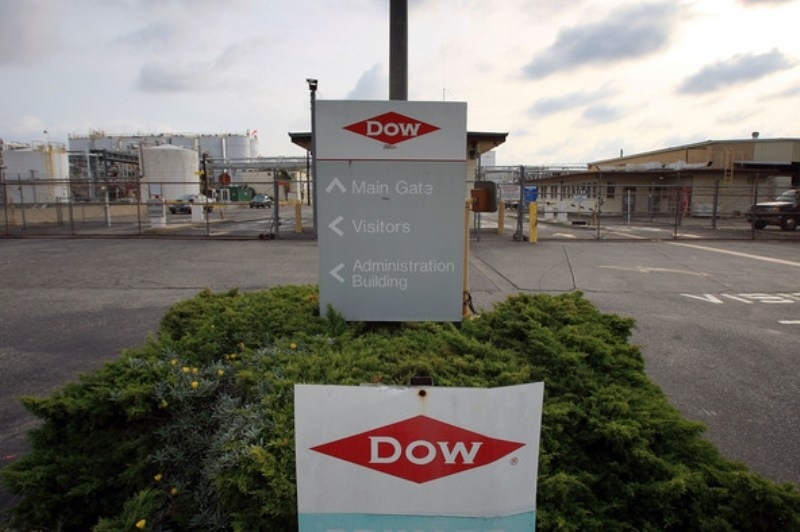 Επιμένει στη χορηγία της Dow ο Κάμερον