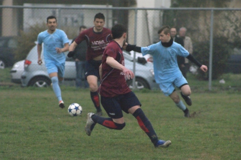 Συνεχίζεται η μάχη στην κορυφή