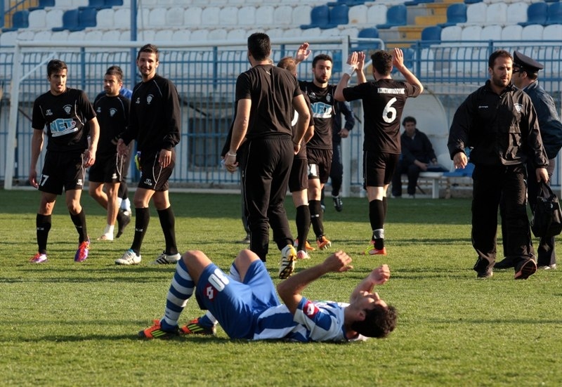 Η «Μαύρη Θύελλα» γκρέμισε τον Απόλλωνα από την κορυφή (photos)