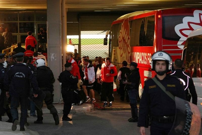 Αφιξη χωρίς προβλήματα για την «ερυθρόλευκη» αποστολή (video)