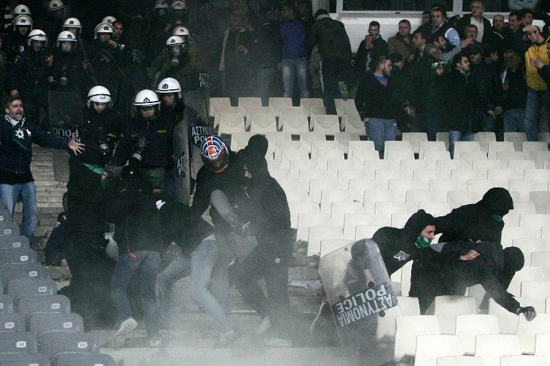 «Ερυθρόλευκη» επίσκεψη στους αστυνομικούς