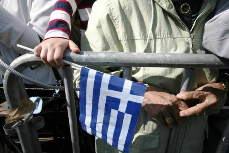 Επεισόδια και χημικά στην παρέλαση του Ηρακλείου