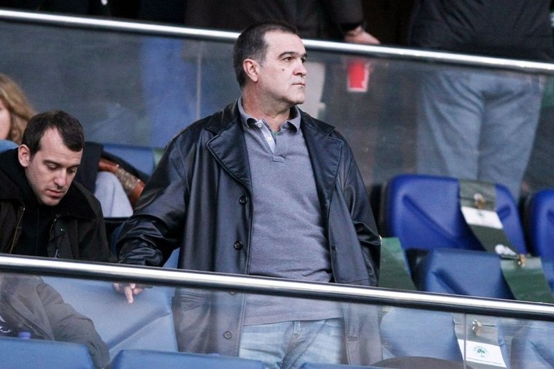 Σκέφτεται να απαντήσει με αγωγές ο Βγενόπουλος