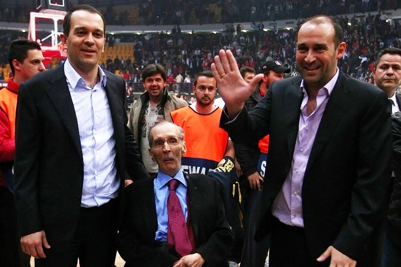 Αποθέωση για τον Ολυμπιακό!