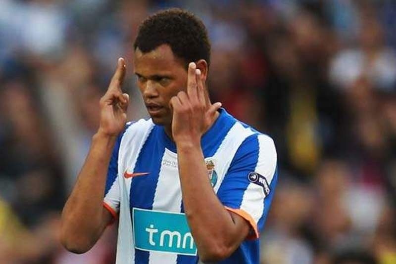 «Γλυκοκοιτάζει» Ρολάντο η Νάπολι