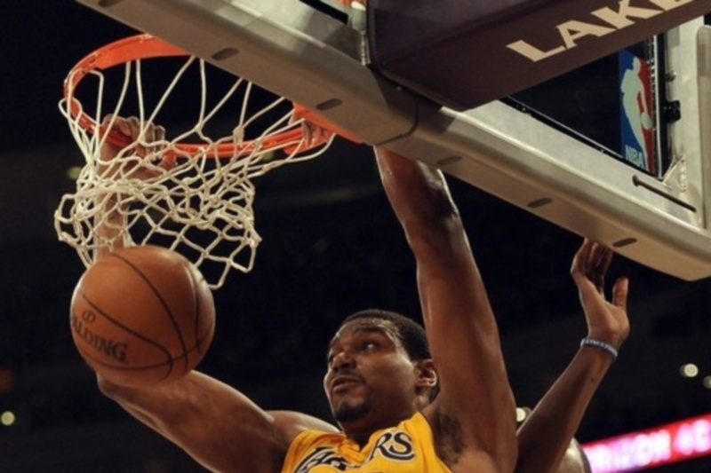 Νοκ άουτ ο Μπάινουμ