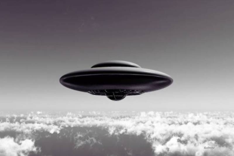 Ένα UFO πάνω από τη Νάπολη (video)
