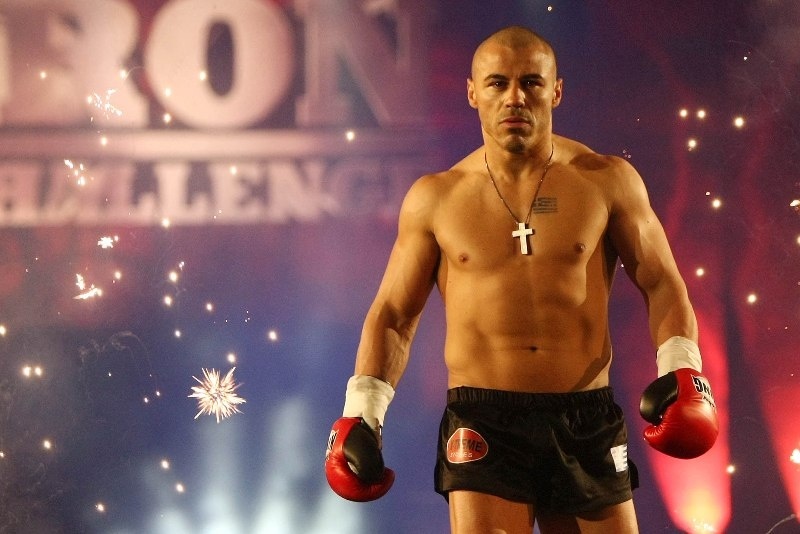 Τα… σπάει στο Love/Hate ο Ζαμπίδης