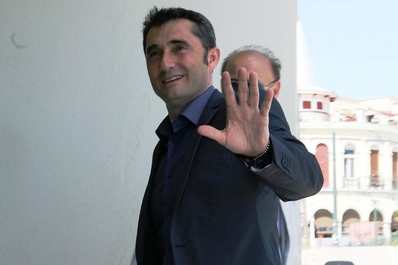 Δεν υπάρχουν αντίο στο δρόμο μας, μόνο κάποιες στιγμές χωρισμού...