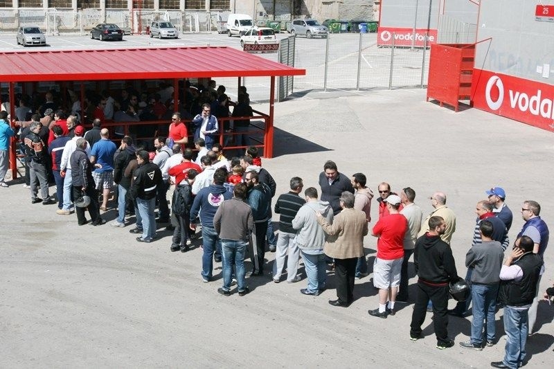 «Ερυθρόλευκη» τρέλα για τον τελικό Κυπέλλου