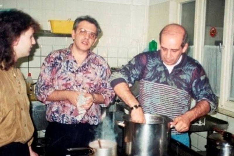 Ανέκδοτες φωτογραφίες από τη ζωή του Δημήτρη Μητροπάνου!