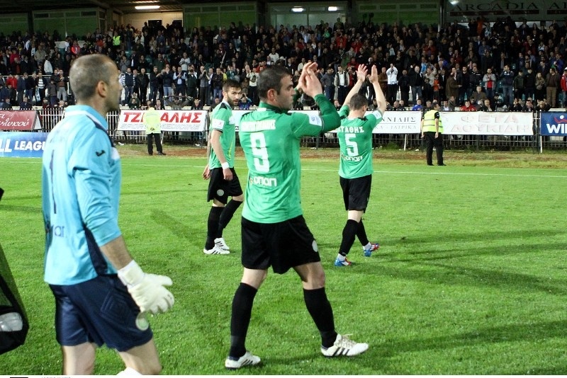 Απόντες Μουνάφο, Λιαπάκης, Στάθης στον Πανθρακικό