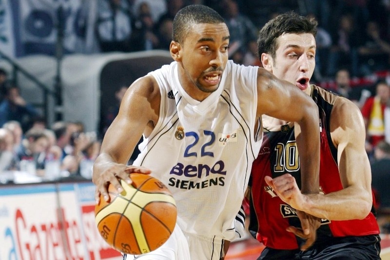 Στην Εστουντιάντες (ξανά) ο Μπούλοκ