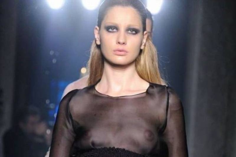 Η… διάφανη Σιντορέλα (photos)