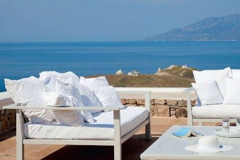 Γαλάζιο, λευκό και design: Ένα ονειρεμένο σπίτι στην Μύκονο