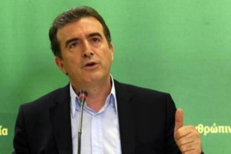 Ένταση στην ομιλία Χρυσοχοΐδη